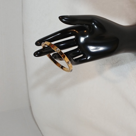 Henri Bendel Gold Tone W/ Crystal Accent Bracelet/Bangle Sz Unknown - Picture 2 of 6